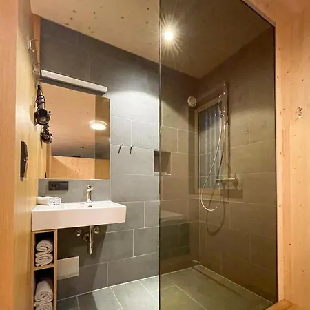 Bergblick-mellau Mit E-ladesaeule アパート